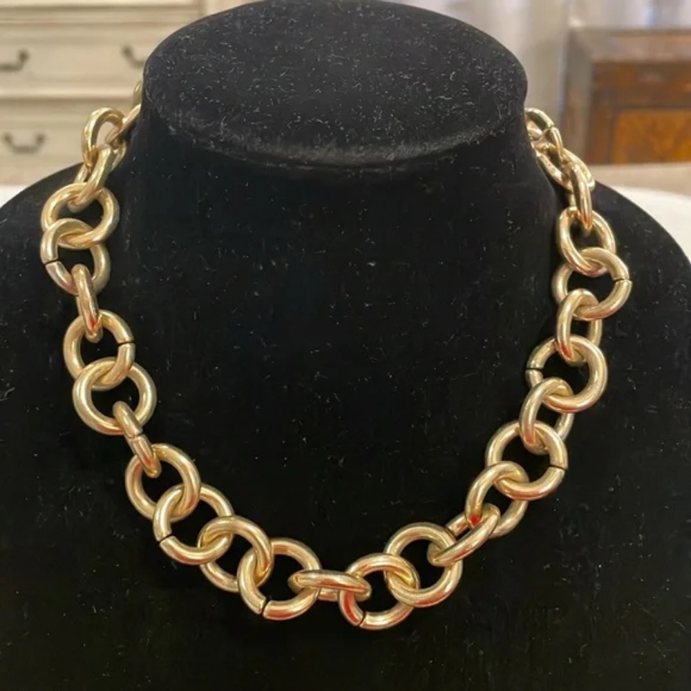 Elegant Gold Chain Necklace